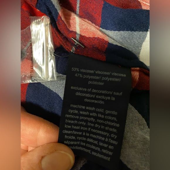 Tommy Hilfiger button up size small - Picture 7 of 8